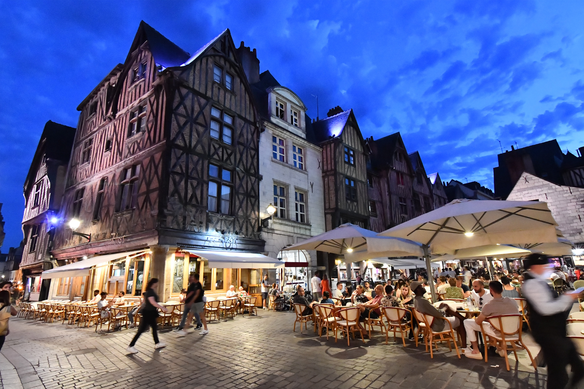 la-place-plumereau-h-tel-kyriad-tours-sud