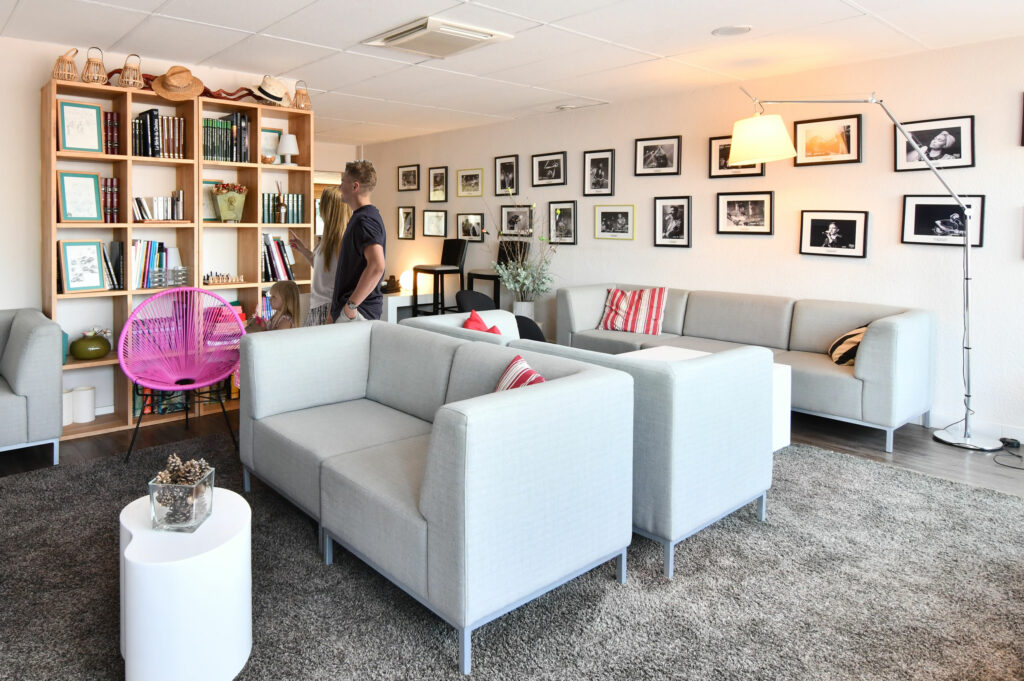 Salon de l'hôtel Kyriad Tours Sud