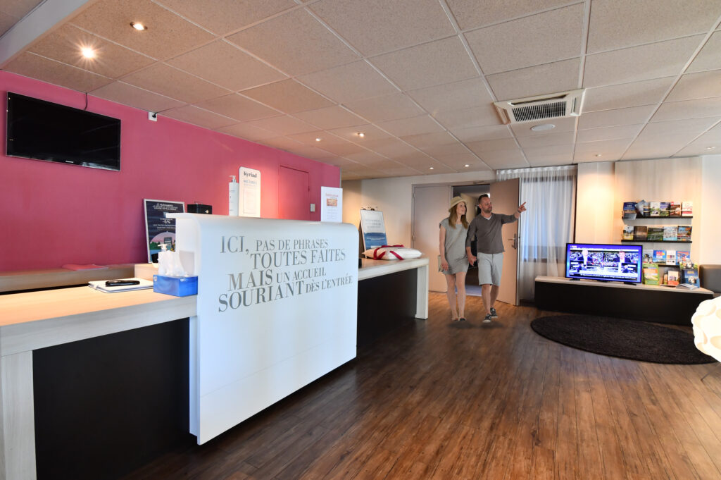 Accueil de l'hôtel Kyriad Tours Sud